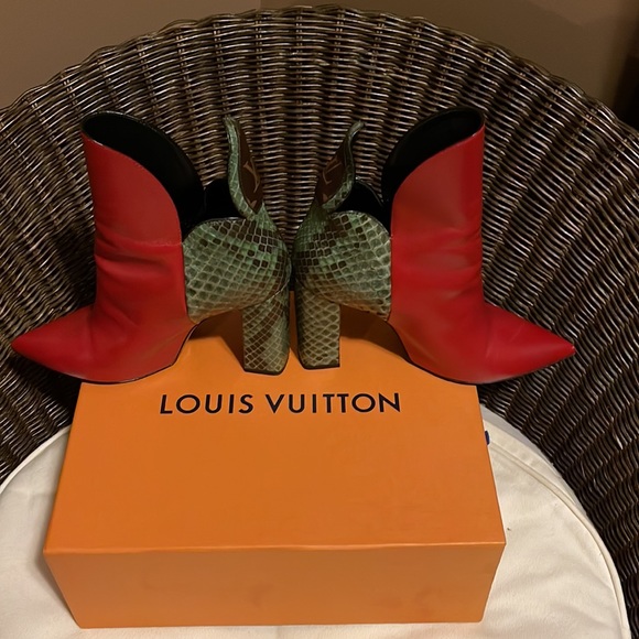 Authentic Louis Vuitton Pokerface Python Boots. Previously worn. - Picture 6 of 6